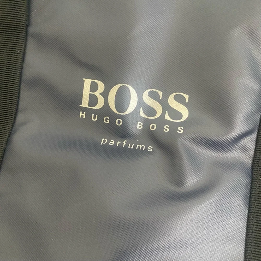 NWOT Hugo Boss Parfum Weekender Expandable Duffle Bag Navy Blue